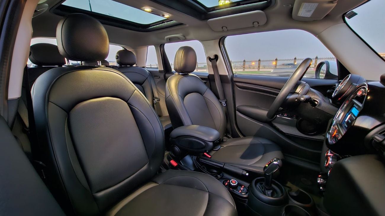 ميني كوبر Std 1.5L (5 Seater)