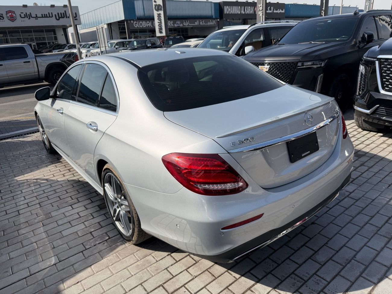 Mercedes-Benz E300 Premium 2.0L