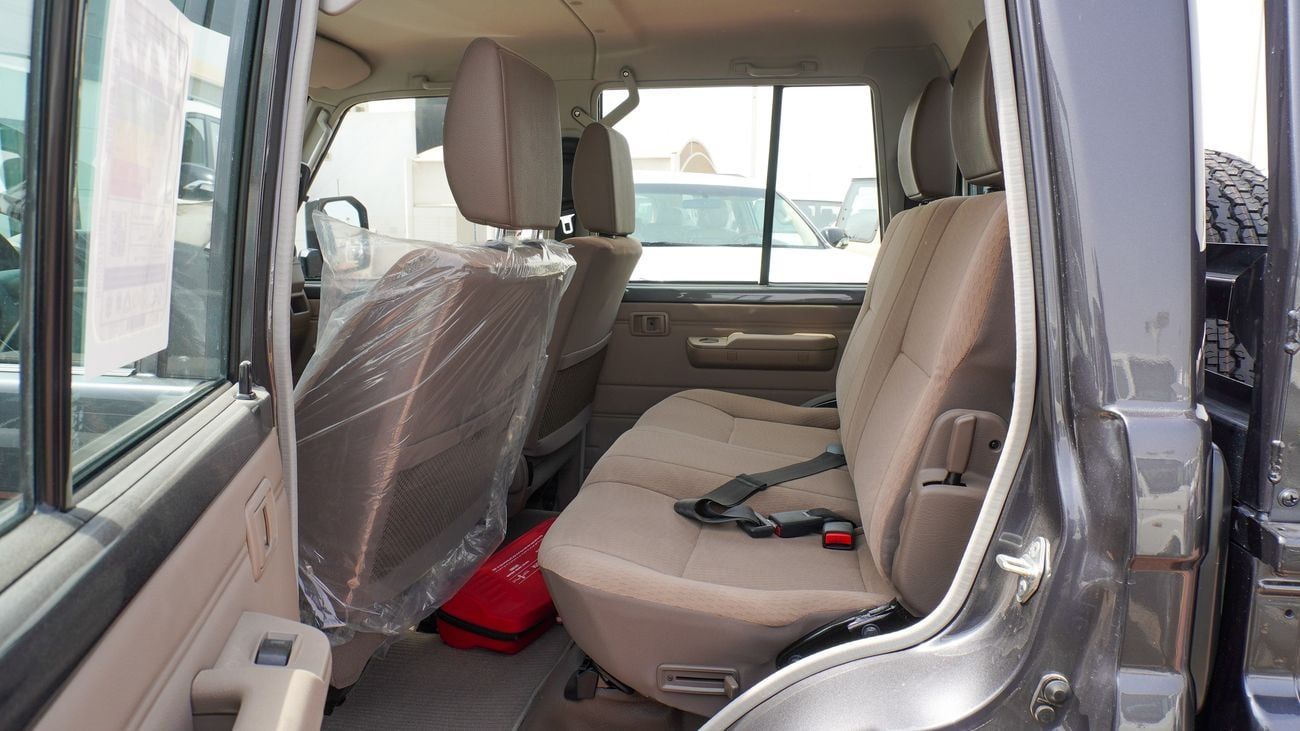 تويوتا لاند كروزر بيك آب  4.0L V6 Double Cabin A/T