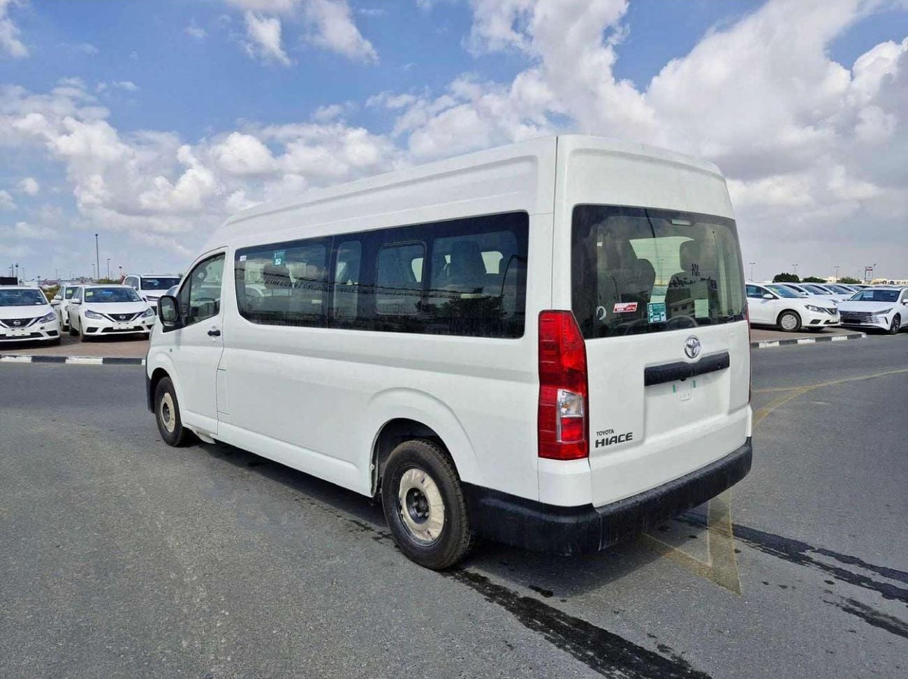 Toyota Hiace 2.8L DSL 13 SEATS HIGHROOF WITH SUNROOF AND DOOR HANDLE SAUDI SPECS