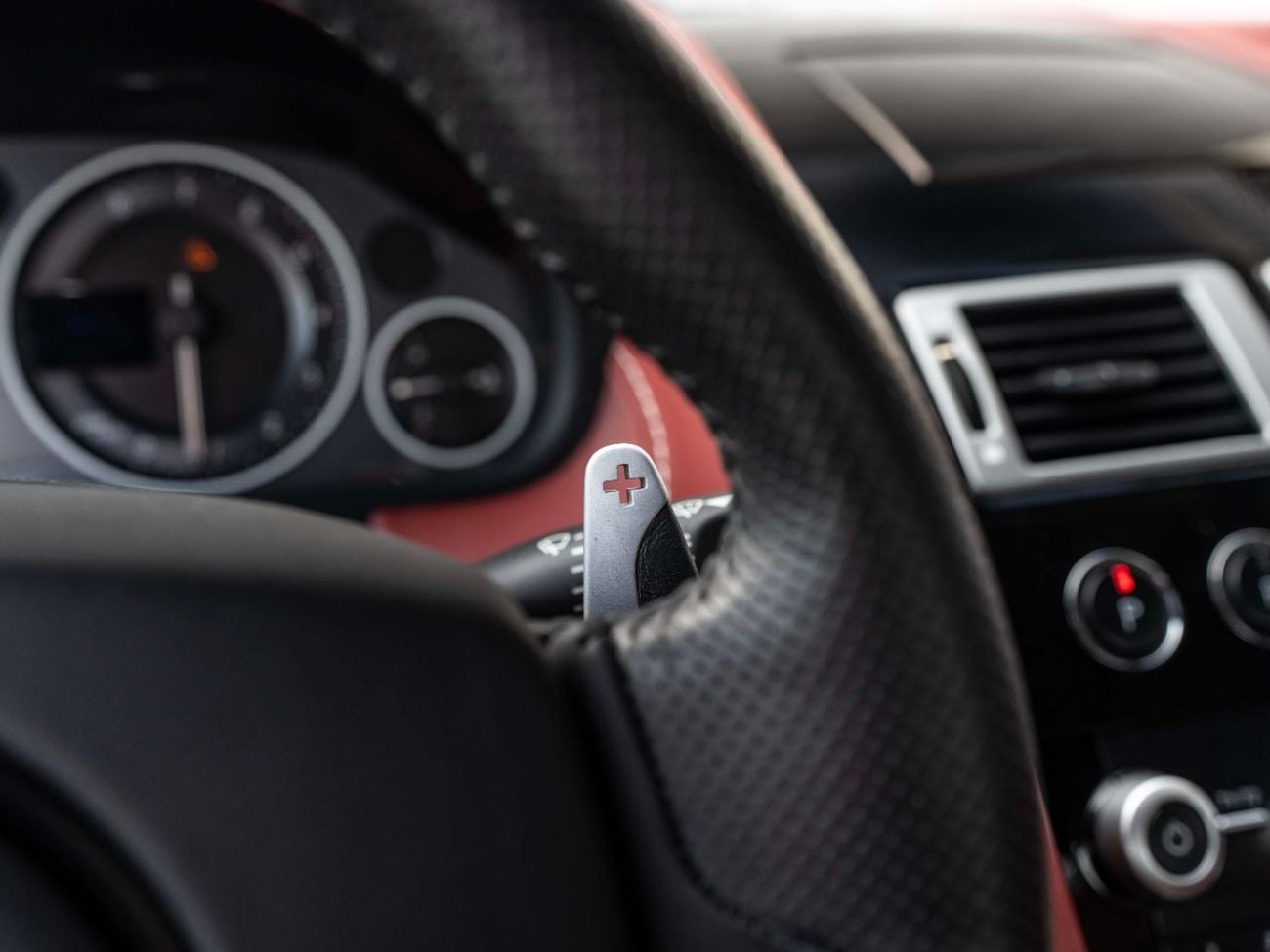 أستون مارتن DBS