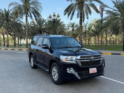 Toyota Land Cruiser 200 Series VX update to Sahara shape