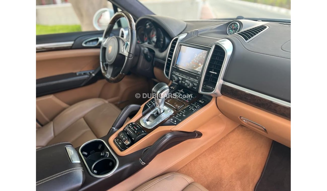 Porsche Cayenne PORSCHE CAYENNE GTS 2014 GCC FULL OPTION