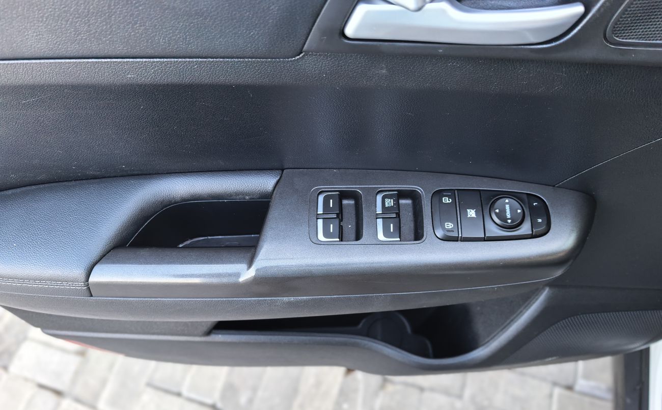 Kia Sportage LX 2.4L