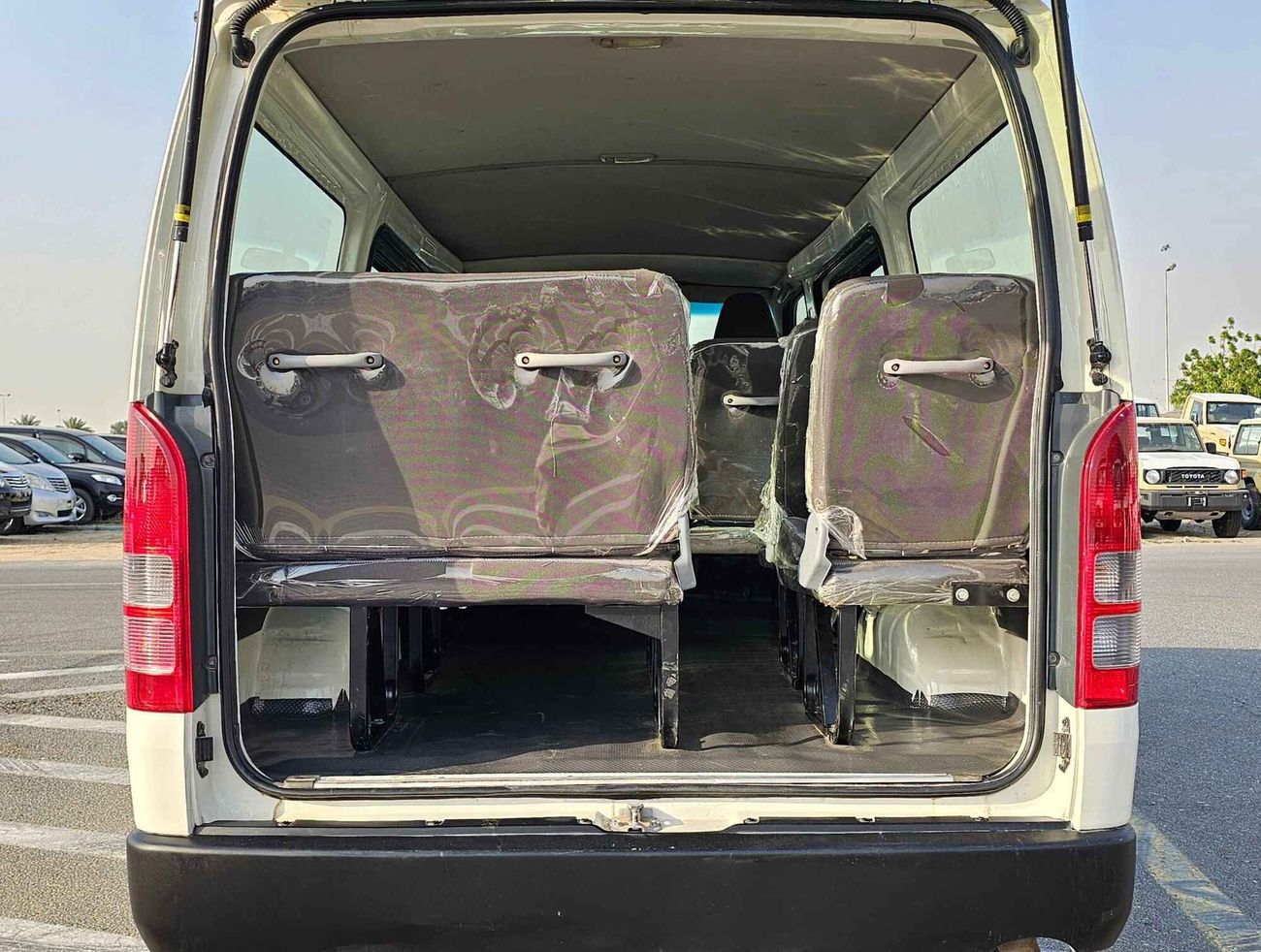 Toyota Hiace PASSENGER / STANDARD ROOF / PETROL / GCC / EXPORT ONLY / LOT#27409