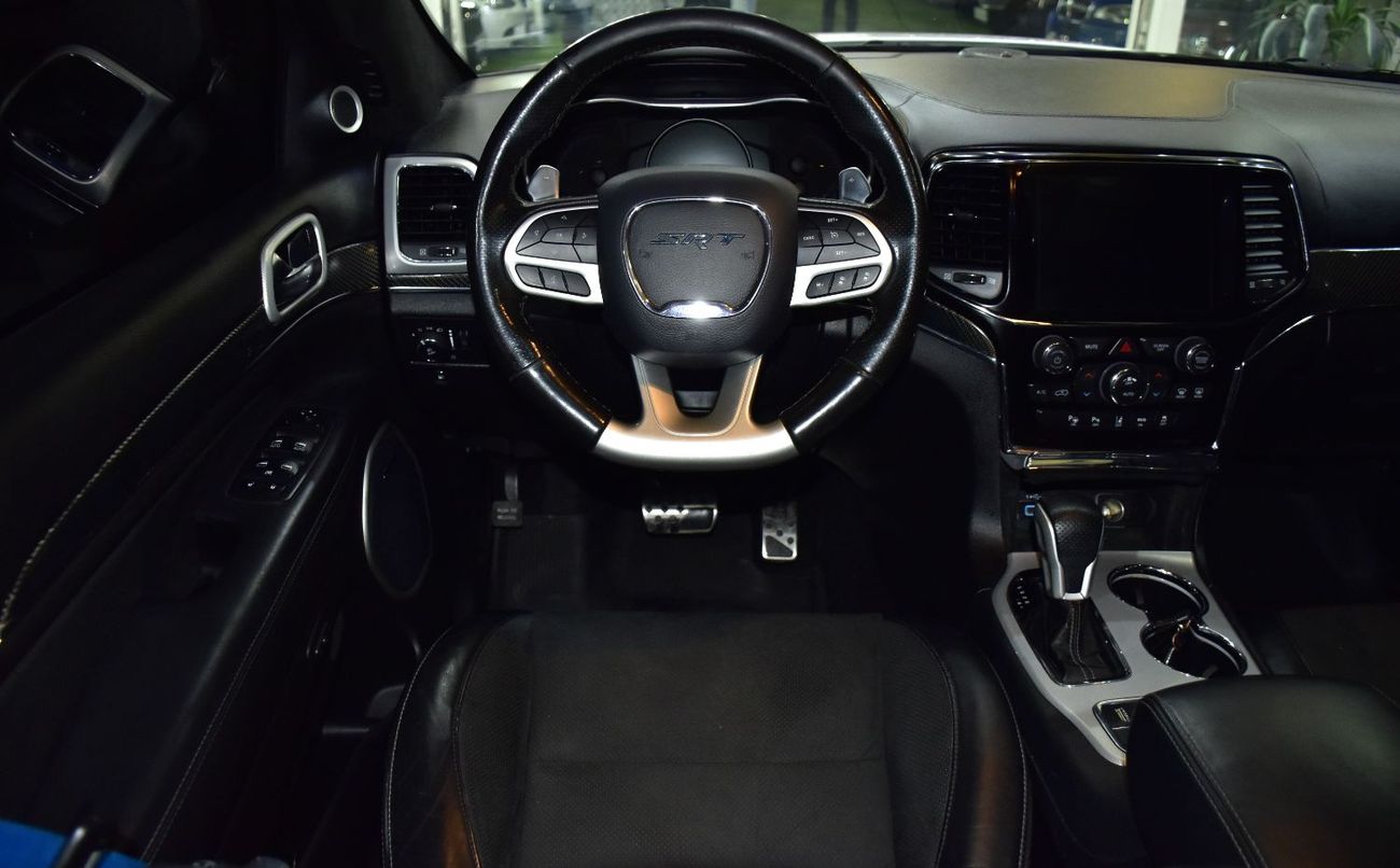 جيب جراند شيروكي EXCELLENT DEAL for our Jeep Grand Cherokee SRT ( 2020 Model ) in White Color Canadian Specs