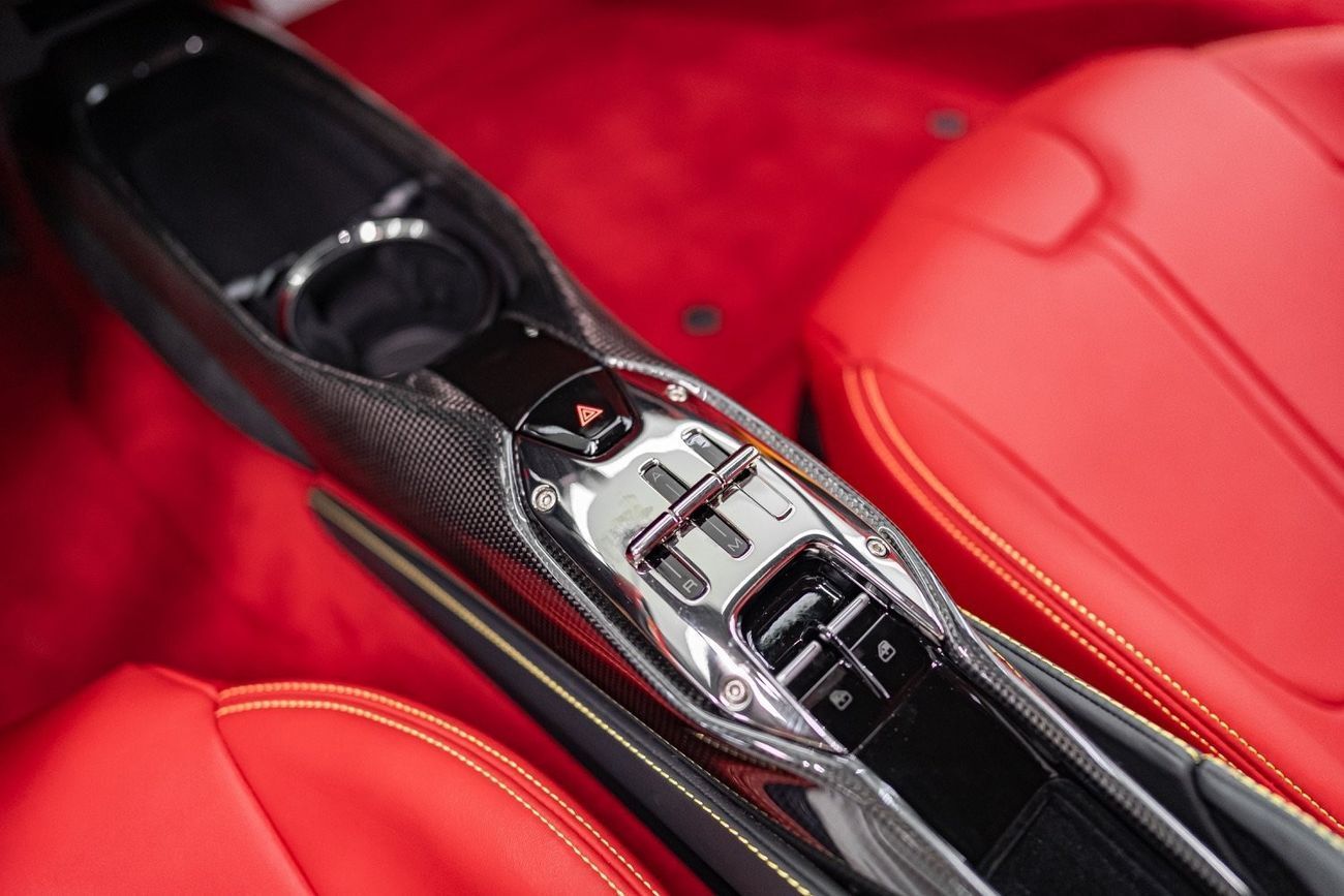 فيراري SF90 ستراديل SF90 STRADALE | WARRANTY | CARBON INTERIOR | TWO-TONE BODYWORK | RED BRAKE CALLIPERS.