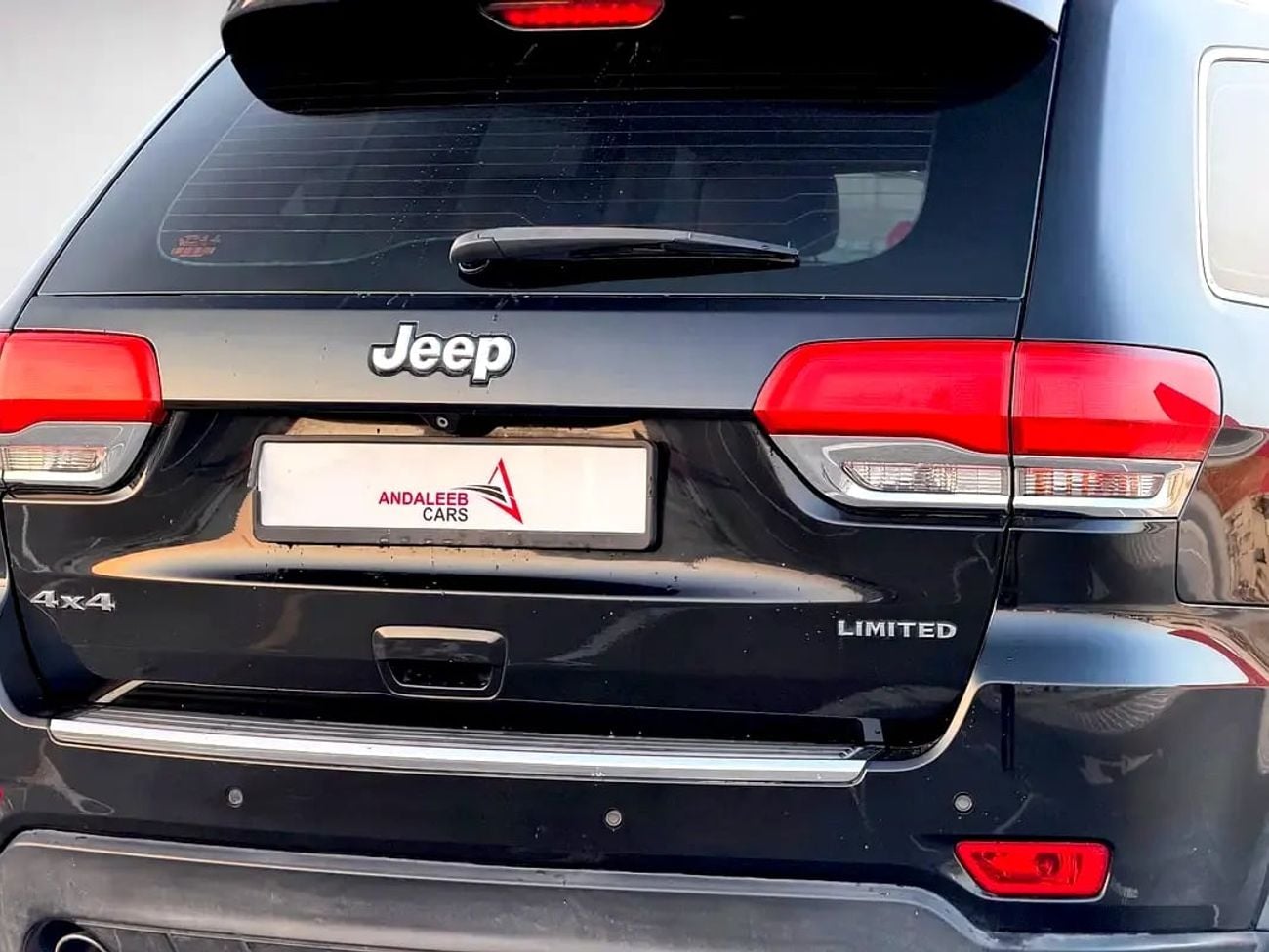 جيب جراند شيروكي ليميتد | 5.7L V8 HEMI | 360 HP | 4WD | GCC