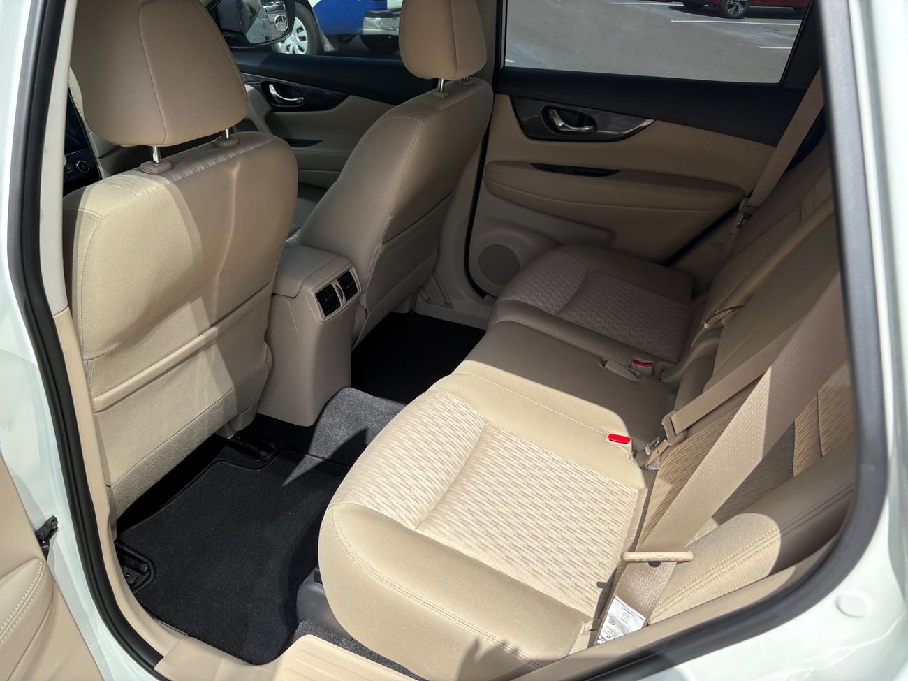 نيسان إكس تريل S 2.5L 4WD (5 Seater)