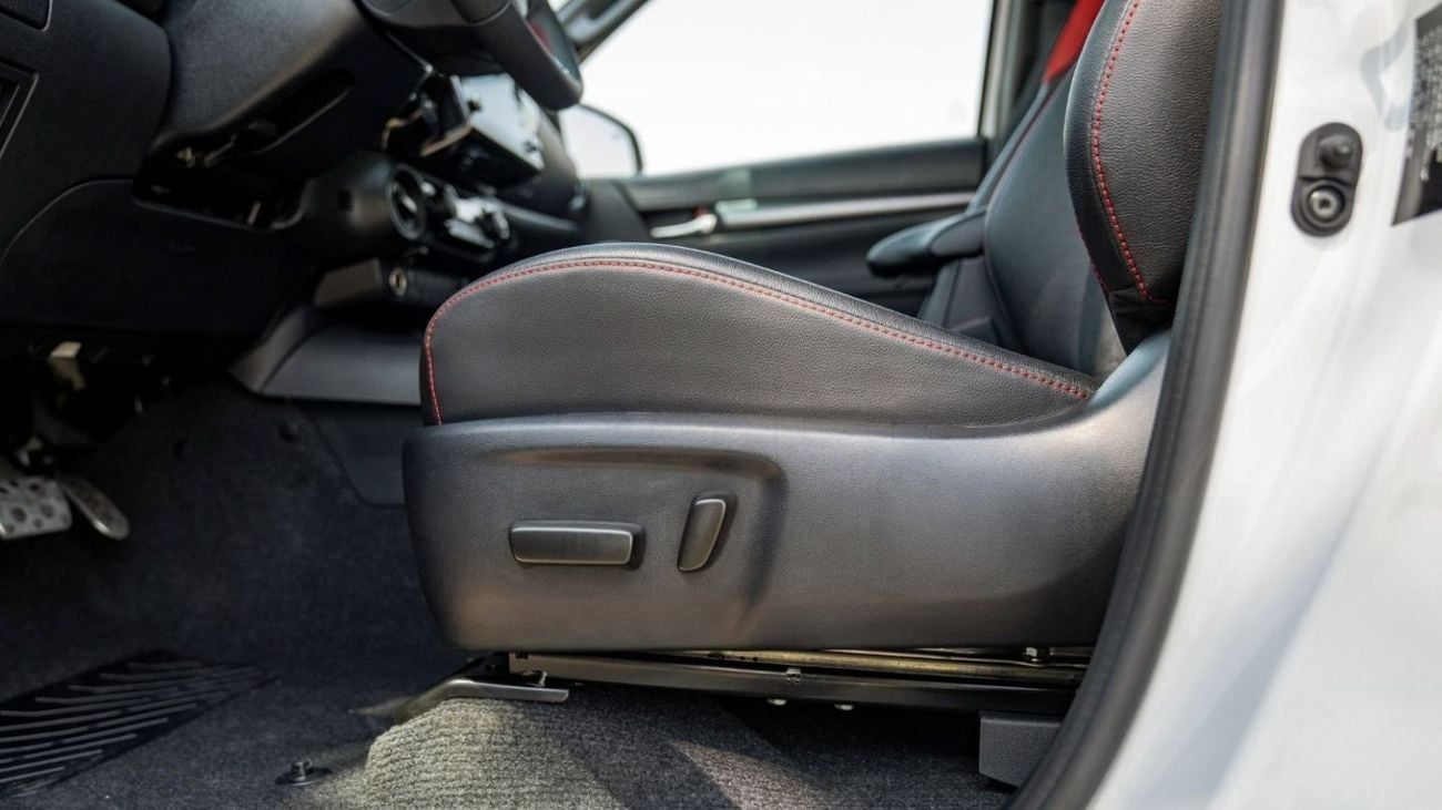 Toyota Hilux DC GR SPORT 4.0P AT 4X4 - WHITE