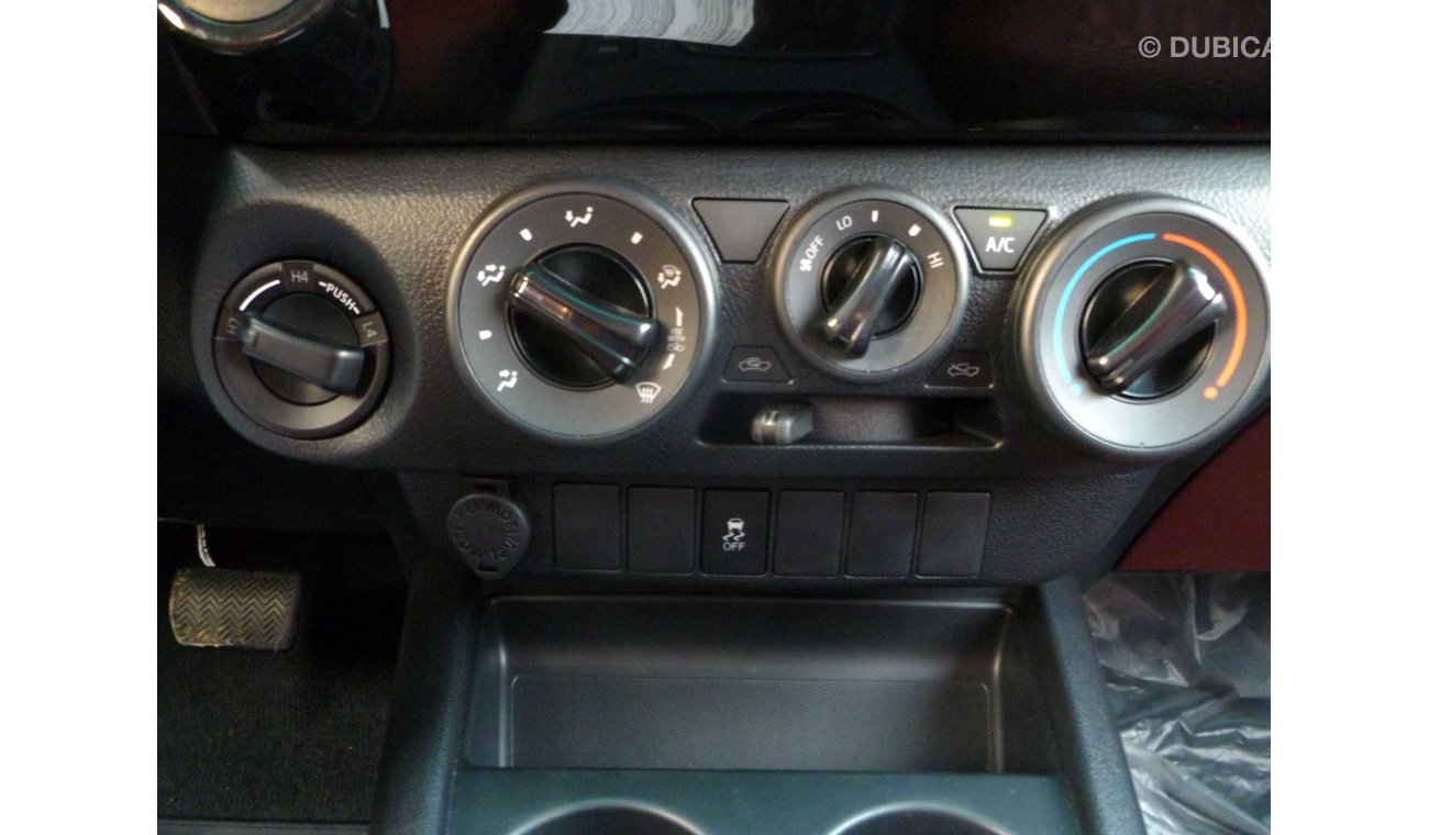 تويوتا هيلوكس 2.4L Diesel Double Cab DLX Auto