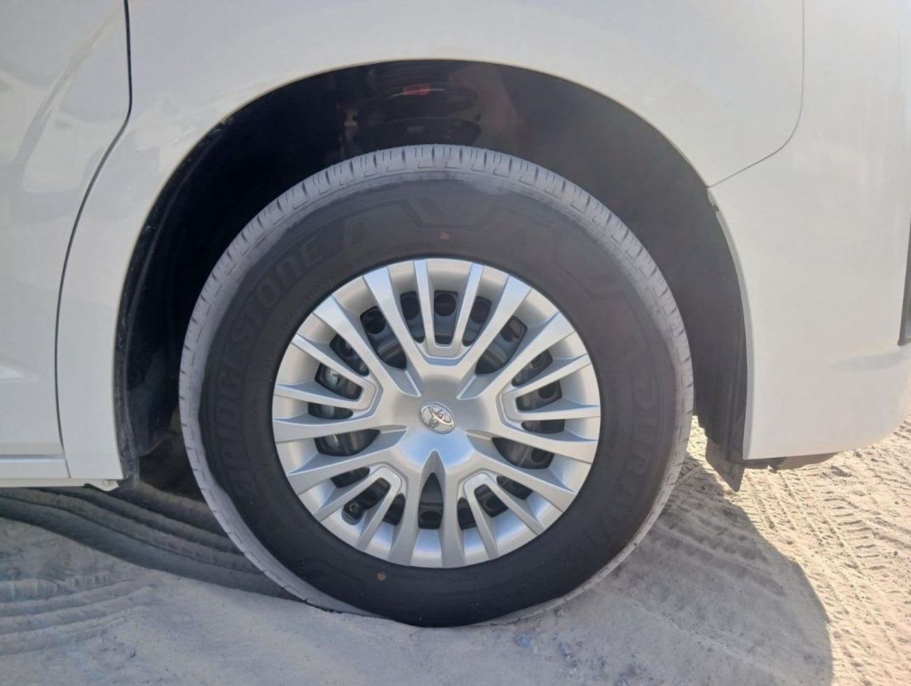 Toyota Hiace ECT0006 - Toyota Hiace High Roof Passenger Van - 2.8L Diesel Manual White - Full Options