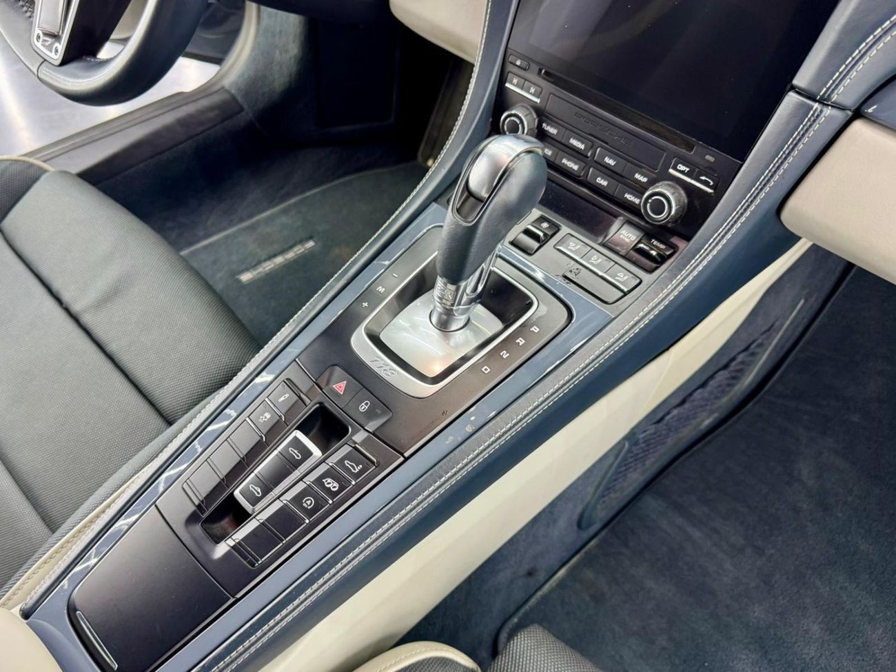 بورش بوكستر 718 GTS 2.5L 2018 Porsche 718 Boxster, June 2027 Porsche Warranty, Sport Chrono Package, GCC