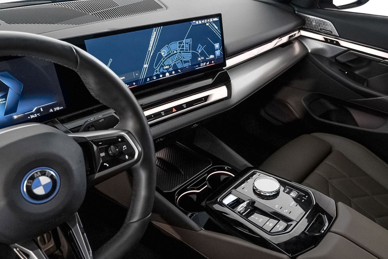 بي أم دبليو i5 M-Sport