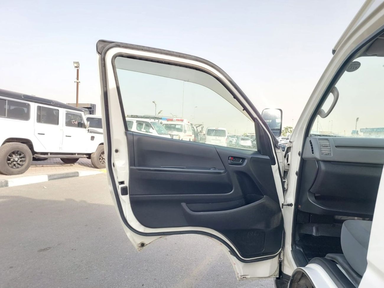 تويوتا هاياس TOYOTA HIACE COMMUTER VAN RHD 2011 MODEL 3.0 L DIESEL AUTOMATIC(PM07604)