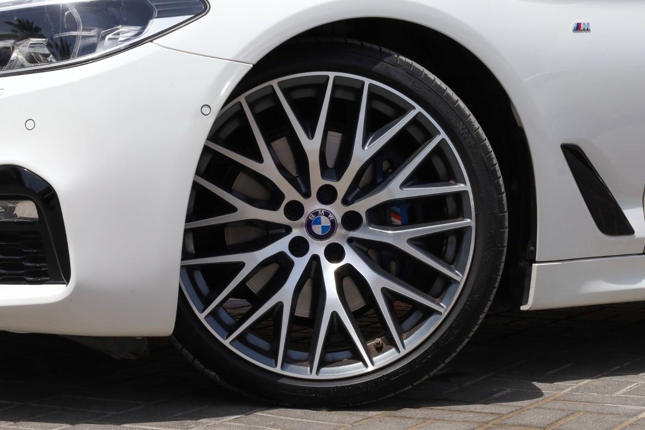 بي أم دبليو 530i M سبورت