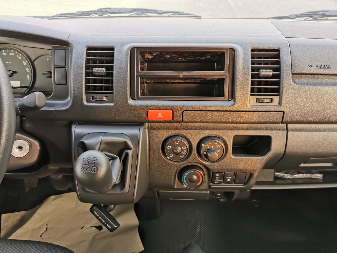 Toyota Hiace STANDARD ROOF / M/T / 2.5L DIESEL / 15 SEATER (CODE # HD25ST15)