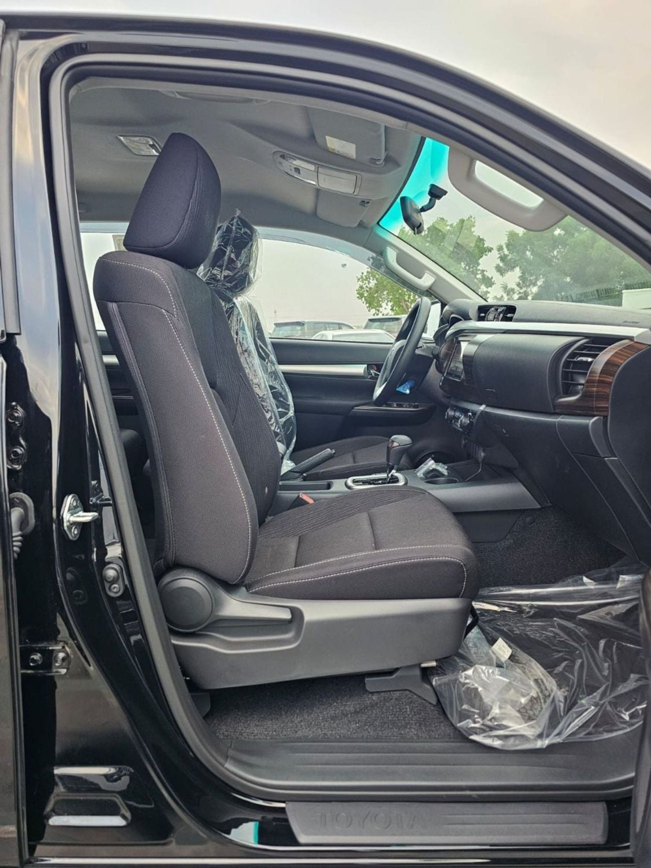 Toyota Hilux TOYOTA HILUX SR5 WIDE BODY DOUBLE CABIN || 2.7L PETROL A/T 4WD | BSM, WINOW VISOR, FOG LIGHTS, WOOD