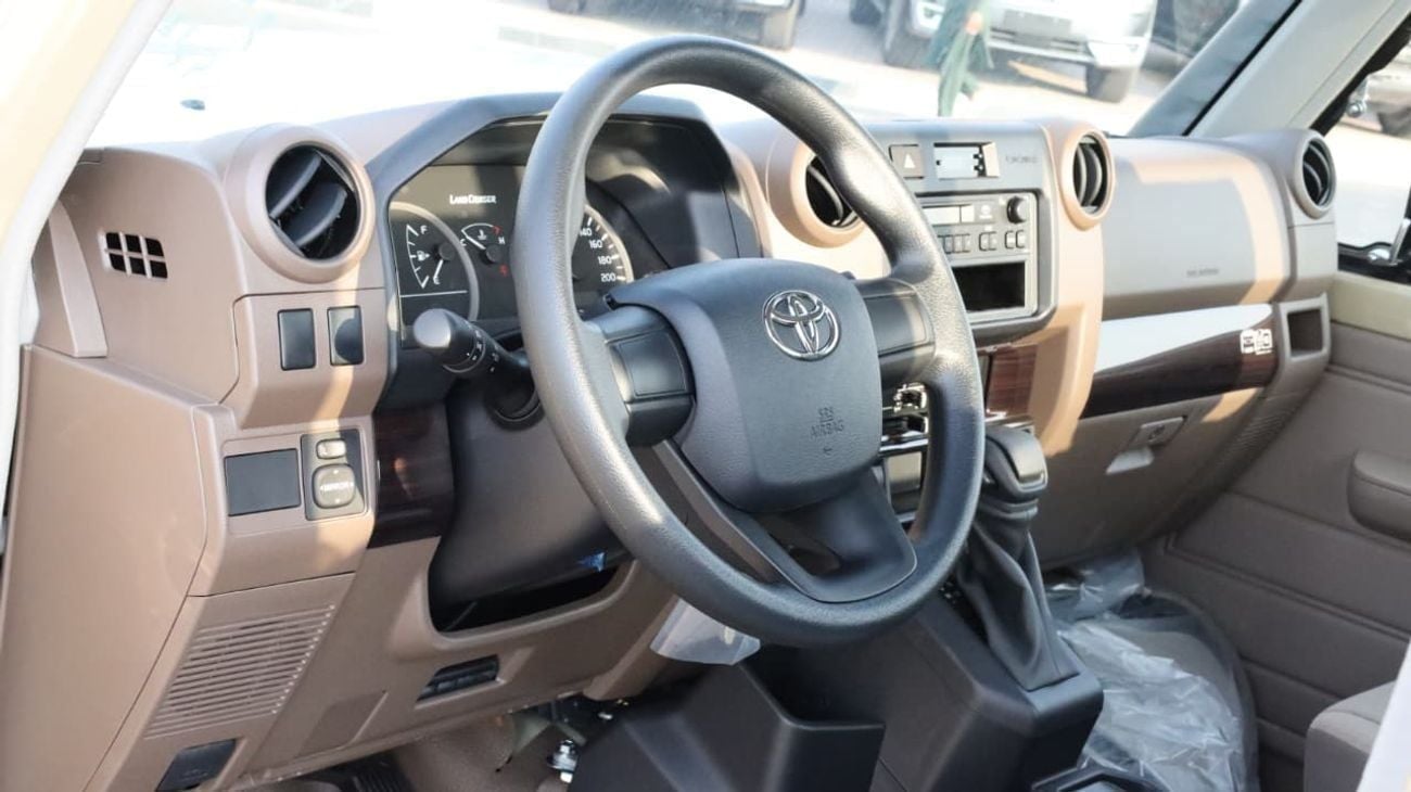 Toyota Land Cruiser Pickup 70 VXR Toyota Land Cruiser LC79 SC 4.0 AT 2025 basic GCC
