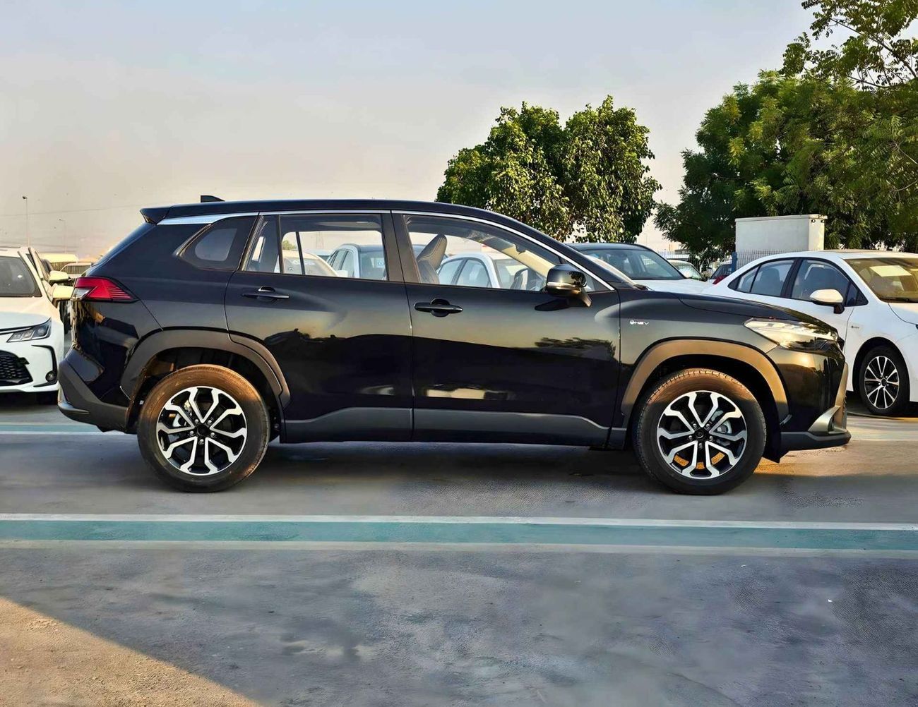 تويوتا فرونتلاندر HYBRID LUXURY / 2.0L PETROL V4 RADAR / SUNROOF/ DRIVER POWER SEATS (CODE#FLPA)