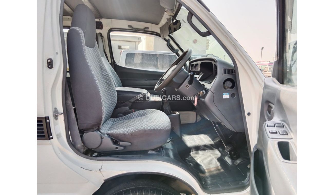 Toyota Hiace TOYOTA HIAVE VAN RIGHT HAND DRIVE (PM1309)