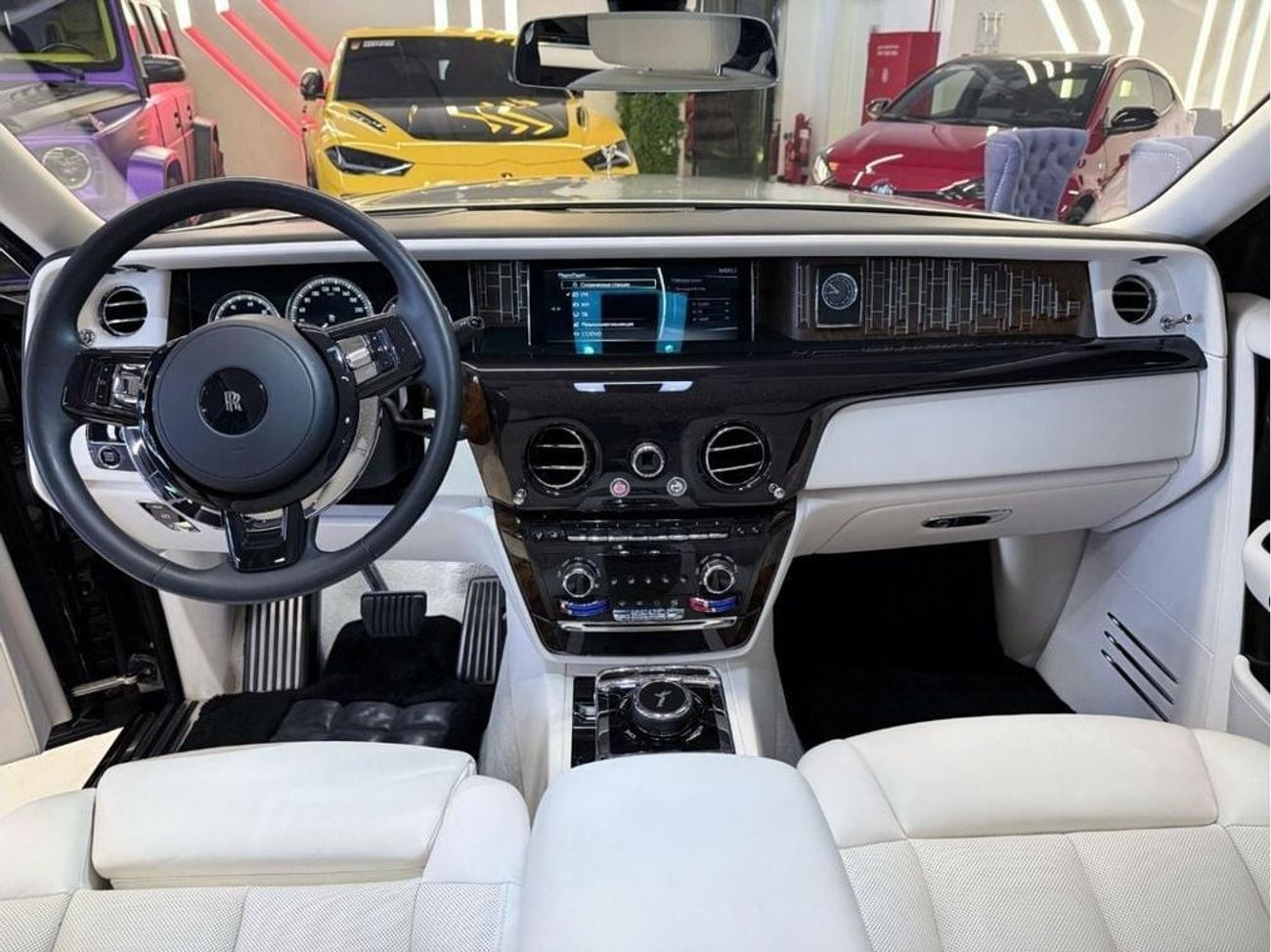 رولز رويس فانتوم EWB 6.8L 2022 Rolls-Royce Phantom EWB-Mint Condition-Warranty and Service contracts available