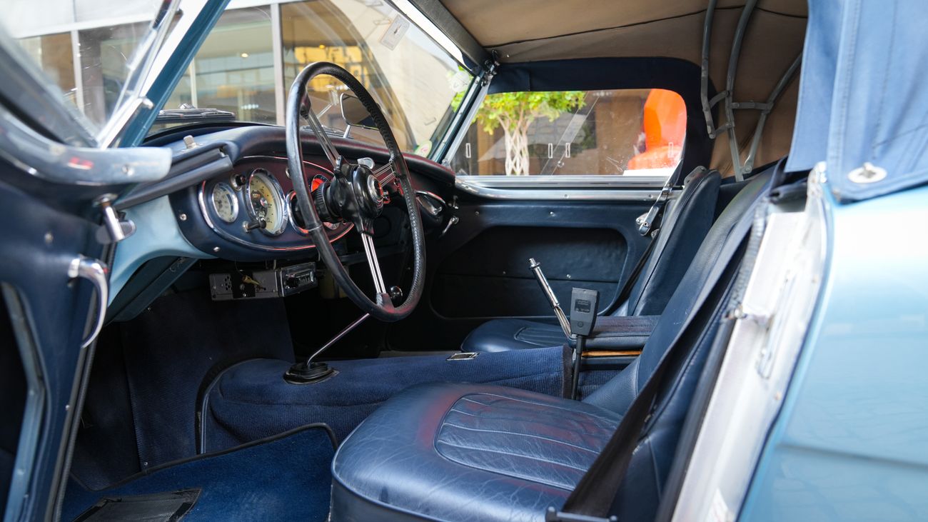 Austin Healey 3000 ice blue, wire wheels
