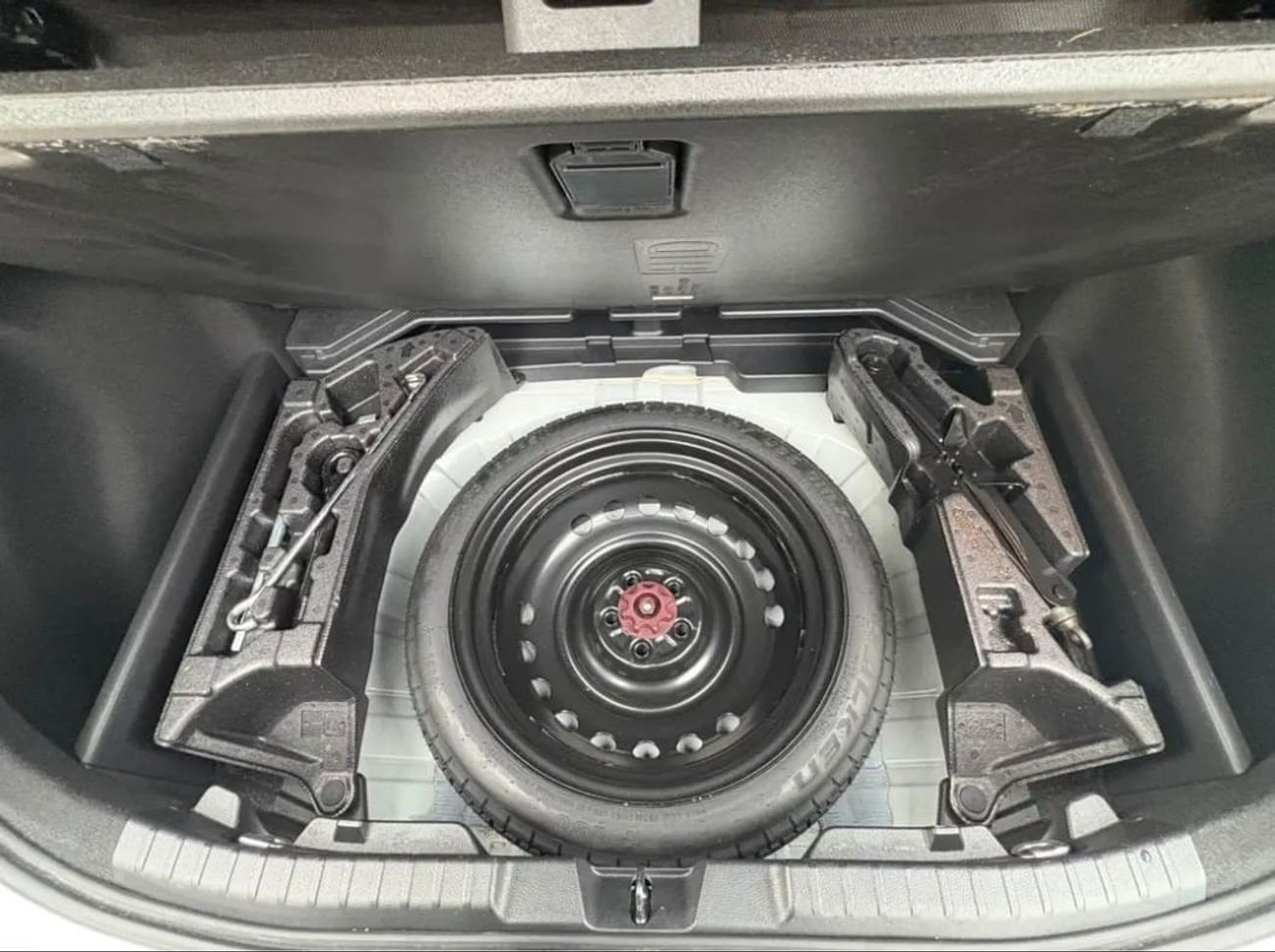 تويوتا كورولا HATCHBACK HYBRID 1.8 PETROL