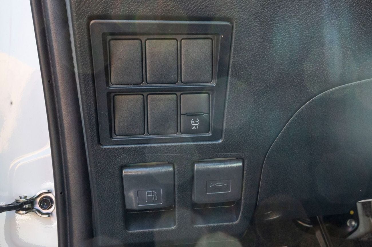 تويوتا هيلوكس DLX 2026 Toyota Hilux DLX 2.4L AT Diesel