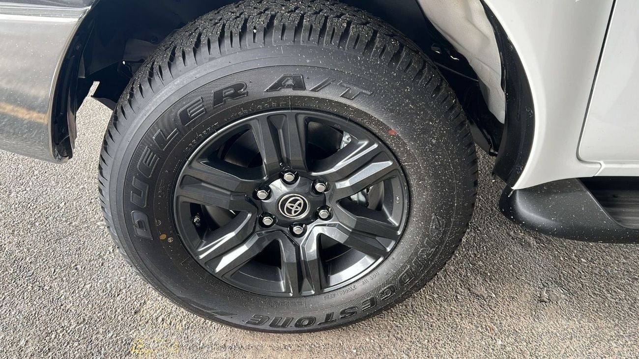 Toyota Hilux SR5 (NON GCC)