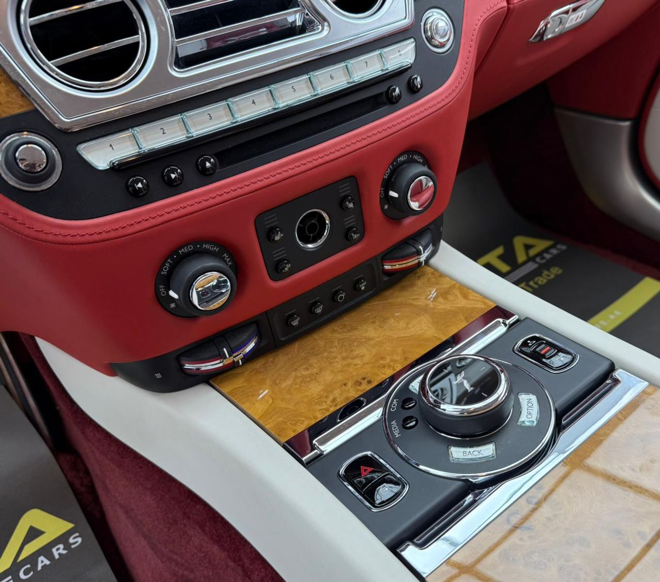 رولز رويس واريث 2019 Rolls-Royce Wraith Black Badge, Warranty, Service History, Excellent Condition, GCC