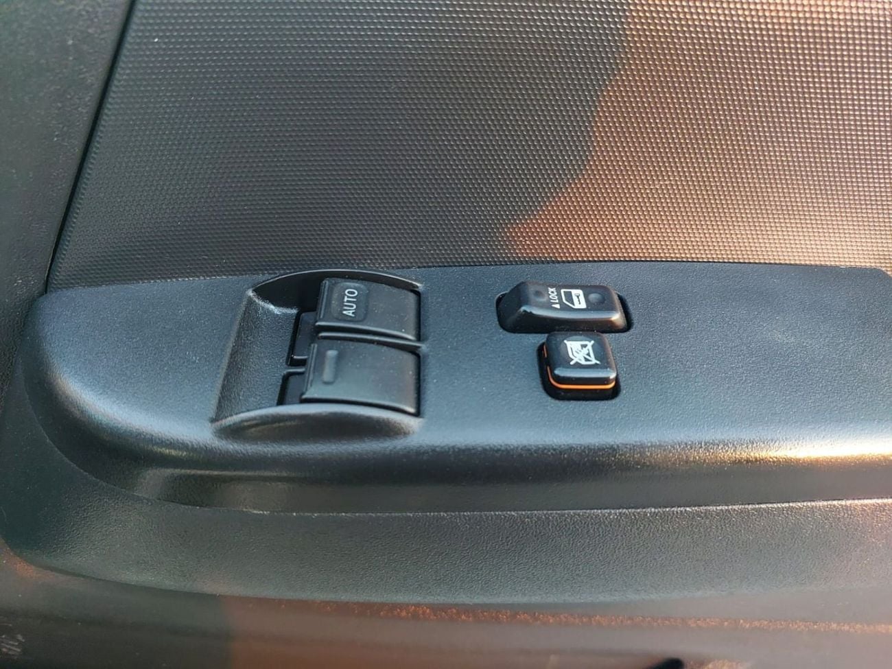 تويوتا هاياس TOYOTA HIACE COMMUTER VAN RHD 2017 MODEL 3.0 L DIESEL AUTOMATIC(PM33049)