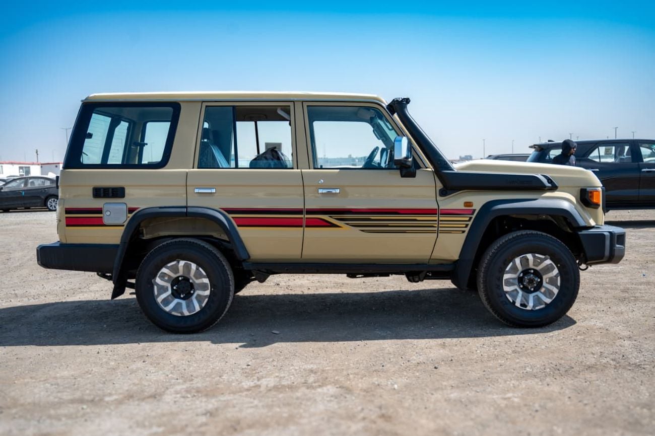 Toyota Land Cruiser 70 LX LC 76 2.8L | Diesel | 4 Cylinder | 6 Speed Automatic | 5 Door | 5 Seats