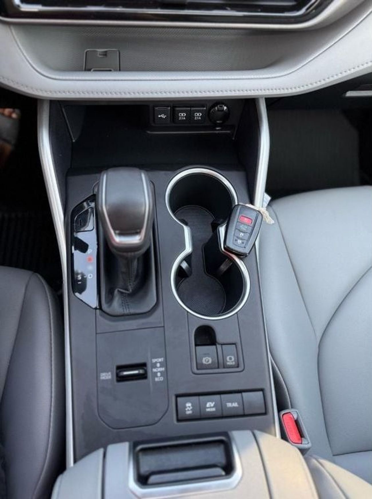 تويوتا هايلاندر Hybrid XLE leather, sunroof