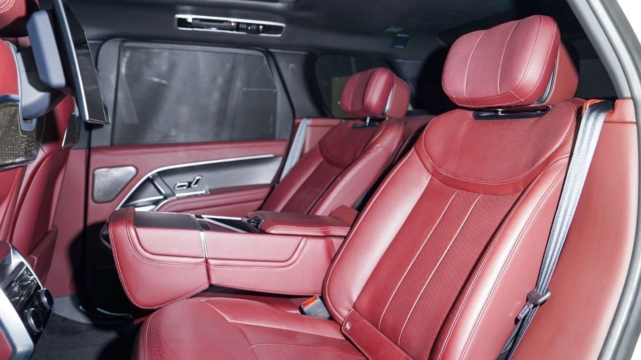 Land Rover Range Rover Autobiography P530 4.4L Range Rover P530 Autobiography | AED 8,853 PM | Low KM, SV Styling, 24in Whe