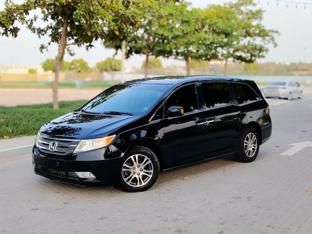 هوندا اوديسي J LX | GCC Specs | Well Maintained Full Option Van With Rear Entertainment