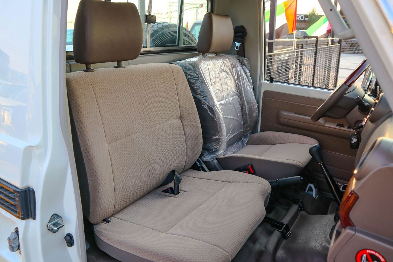 تويوتا لاند كروزر بيك آب Std 4.0L Single Cab Utility AWD