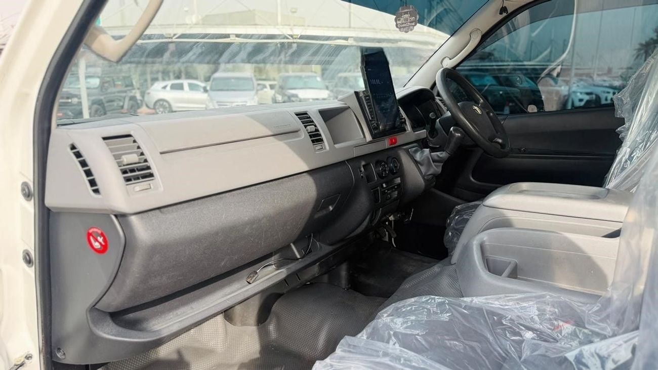 Toyota Hiace 2009 | RHD | 3.0L DIESEL ENGINE | MANUAL TRANSMISSION | 14 SEATERS | 2WD |
