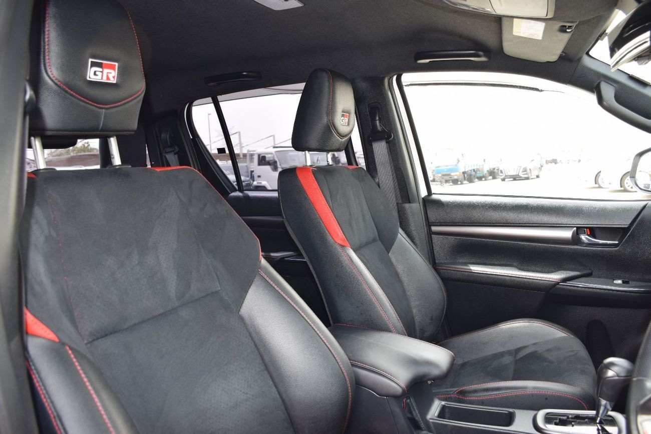 Toyota Hilux GR Sport 2.8L GR Sport 2.4L