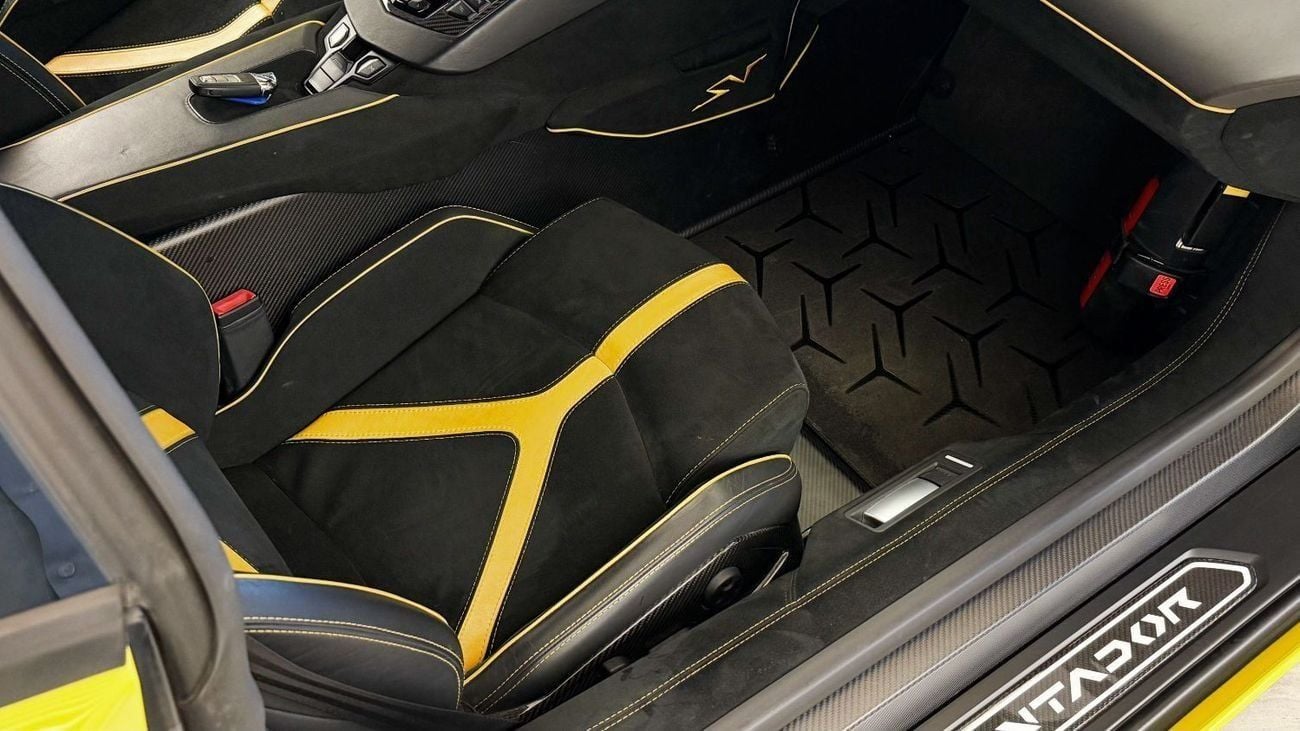 Lamborghini Aventador 6.5L V12 Lamborghini Aventador SV 2016 - LP 750-4 SV Roadster - Yellow (Giallo)