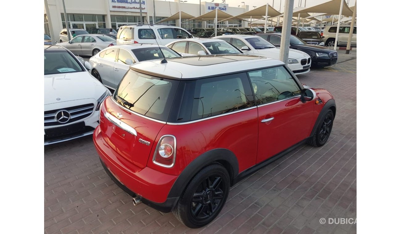 Mini Cooper 2013 GCC car prefect condition one owner 2keys full service in agency low mileage