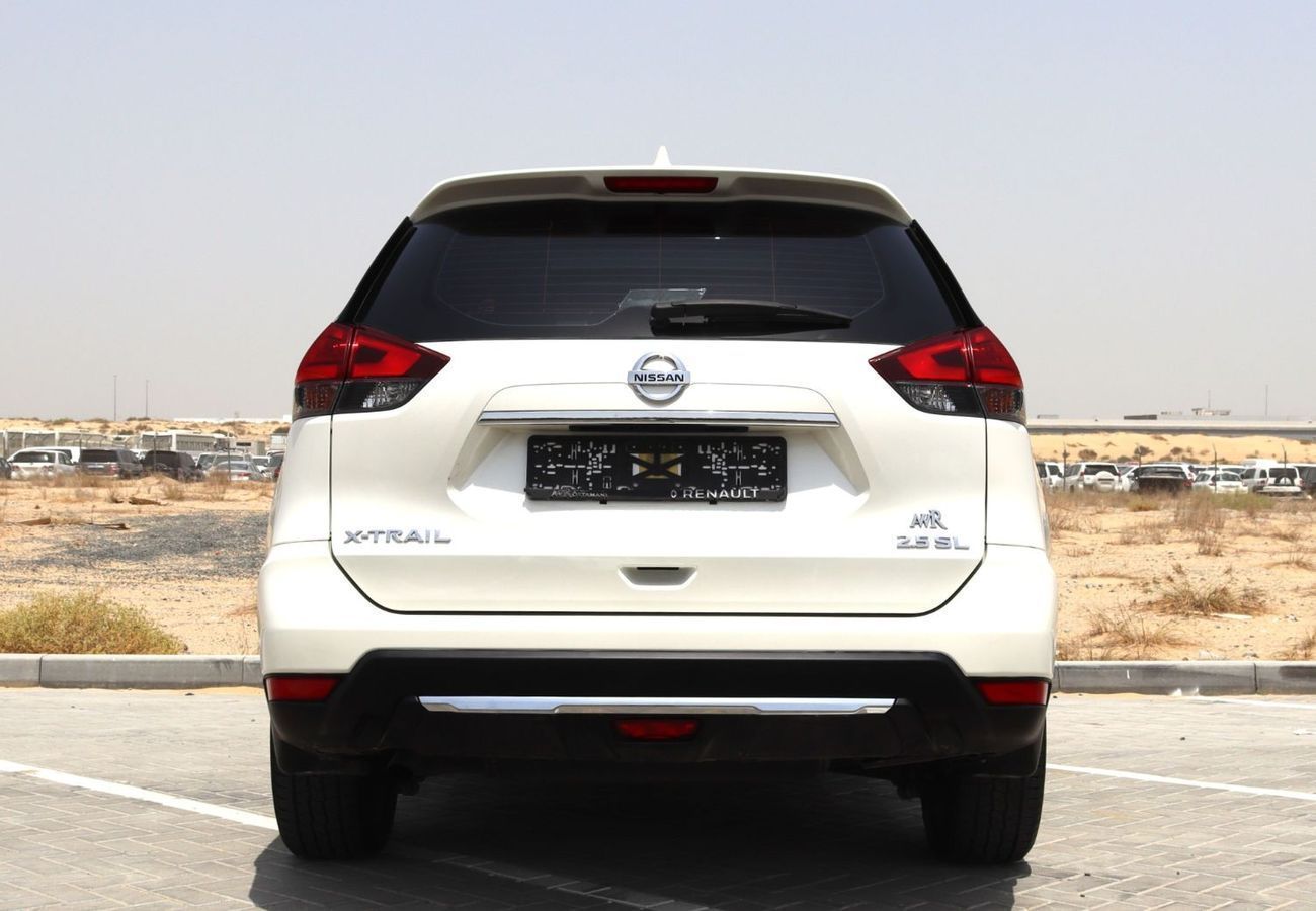Nissan XTrail SL 2.5L (169 HP) Nissan X-Trail, a GCC car in excellent condition, accident-free, model 2021 with a