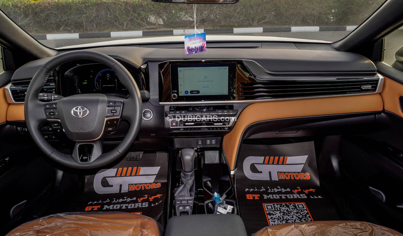 Toyota Camry LE 2.5 L Hybrid