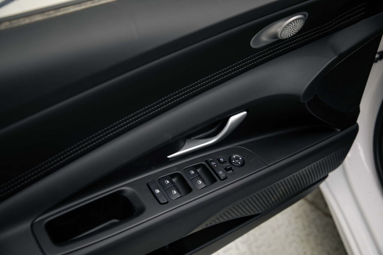 Hyundai Elantra GLX Elite 1.5L - White Inside Black | Export Only