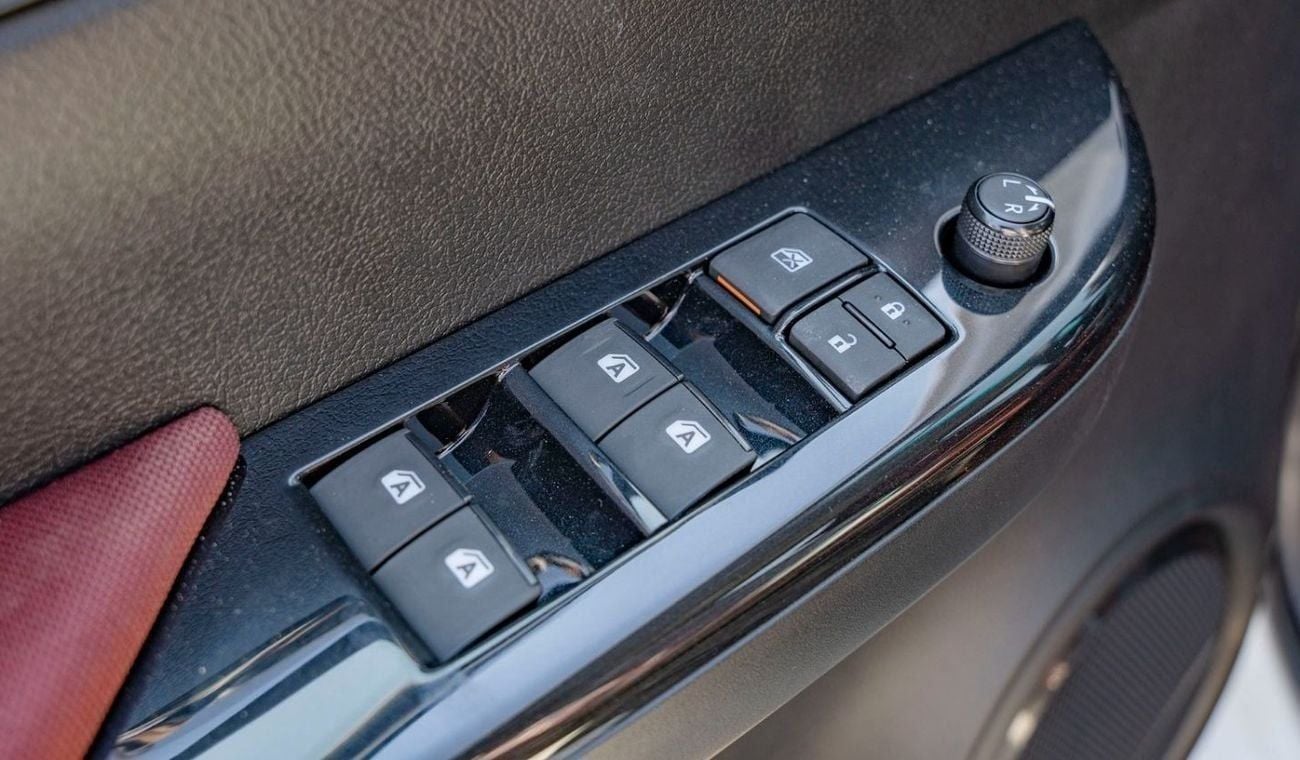 Toyota Hilux 2025 Toyota Hilux SR5 DC 4x4 2.7L Petrol AT (White)