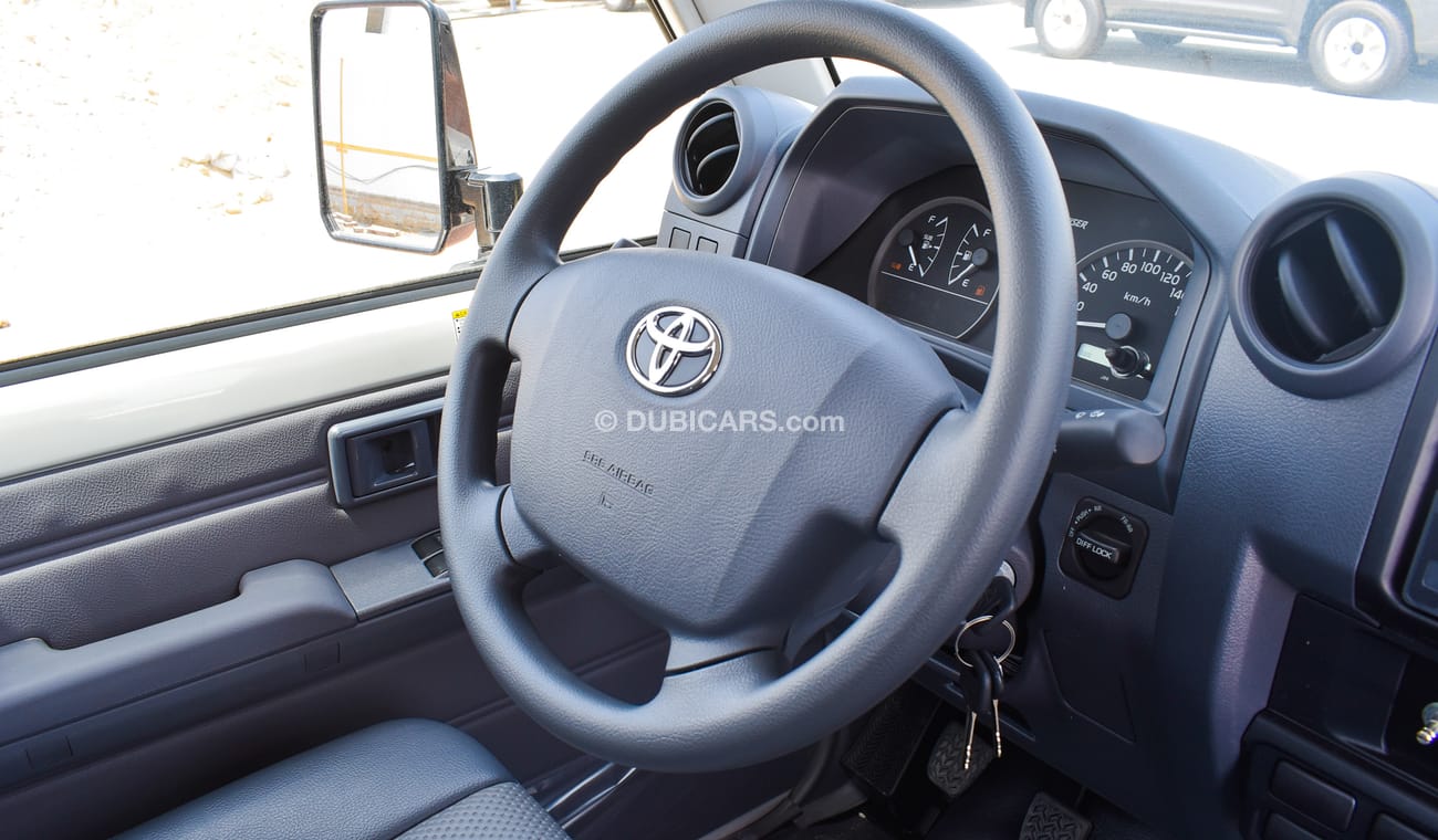 تويوتا لاند كروزر بيك آب 4.0L V6 Petrol