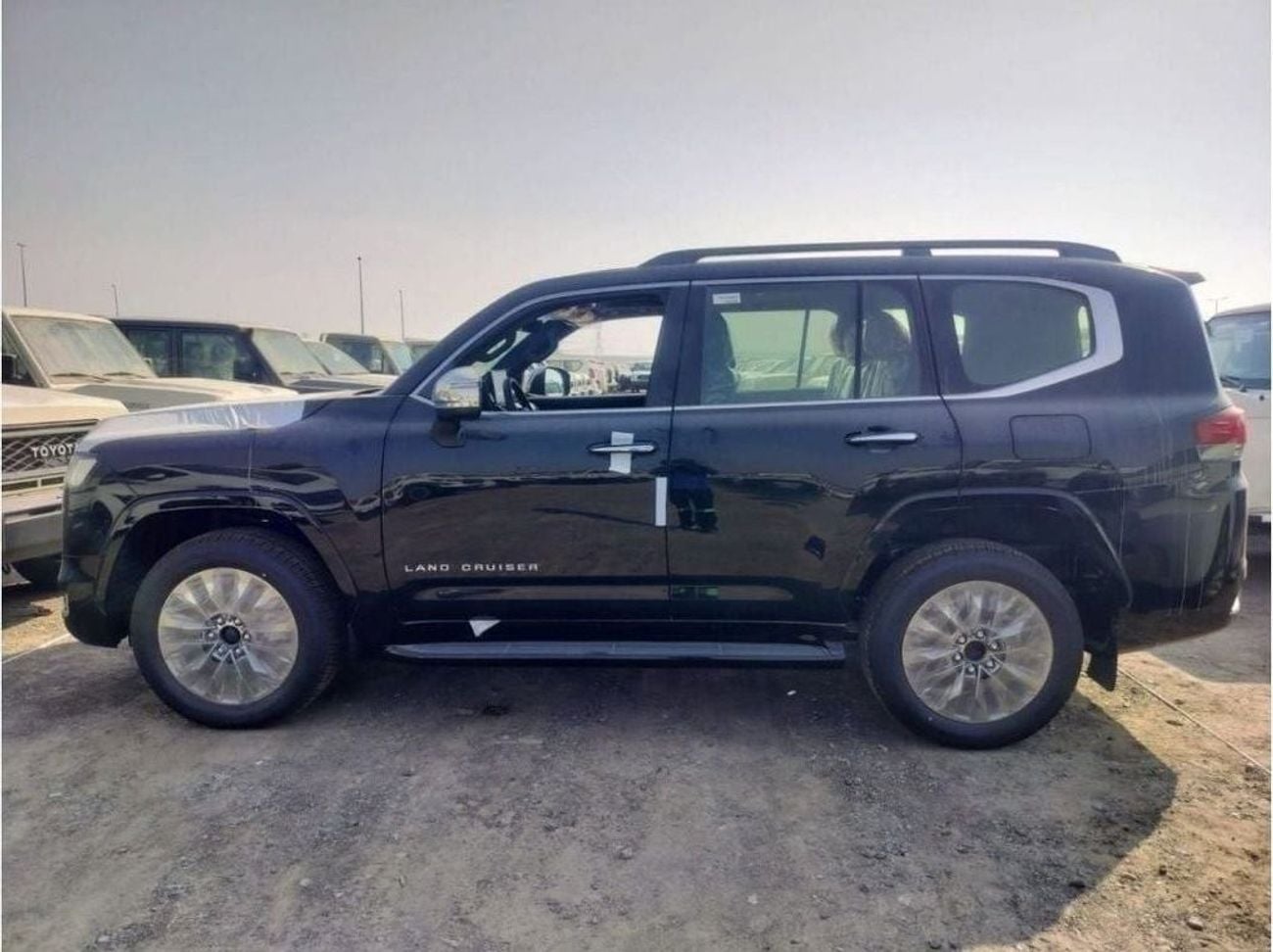 Toyota Land Cruiser VXR Toyota Land Cruiser VX+ Petrol 3.5L Automatic | 0KM | 03 Years Warranty
