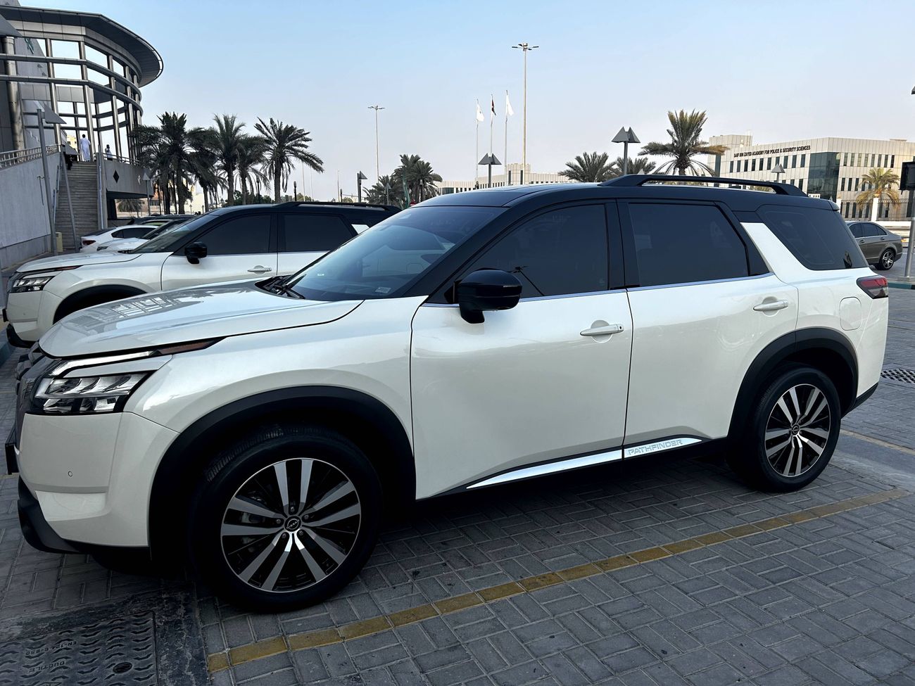 نيسان باثفايندر SL 3.5L (7 Seater)