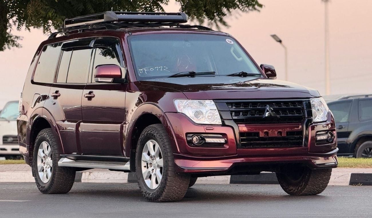 Mitsubishi Pajero PREMIUM CONDITION - 3.2L DIESEL ENGINE | RHD | PREMIUM LEATHER SEATS WITH PILLOW