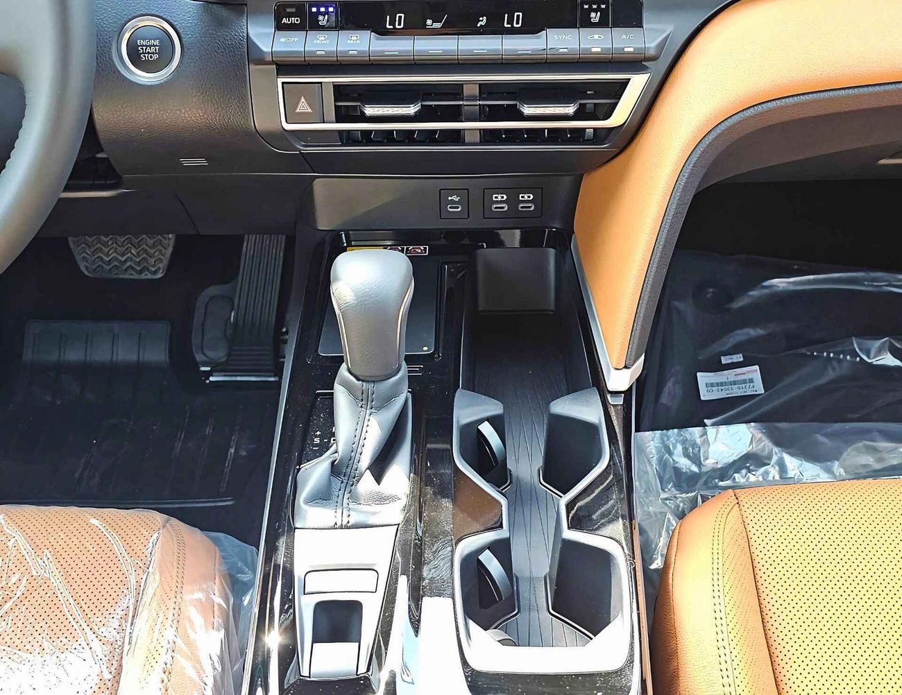 تويوتا كامري GLE / 2.5L V4 PETROL / RADAR / BLIND SPOT / PWR SEATS / PANORAMIC ROOF (CODE # 68096)